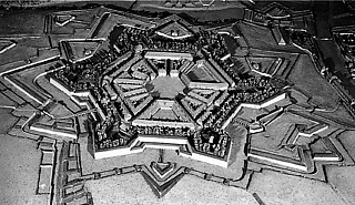 2──戦争都市シャルルロワの模型ヴォーバンによるデザイン Le Musée des Plans-Reliefs, 1997
